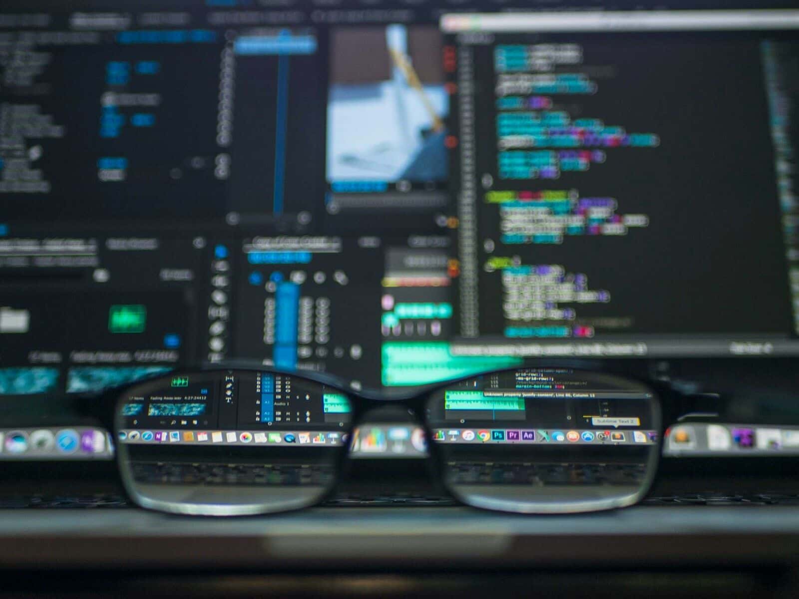 Espace de travail lumineux d'une équipe technique