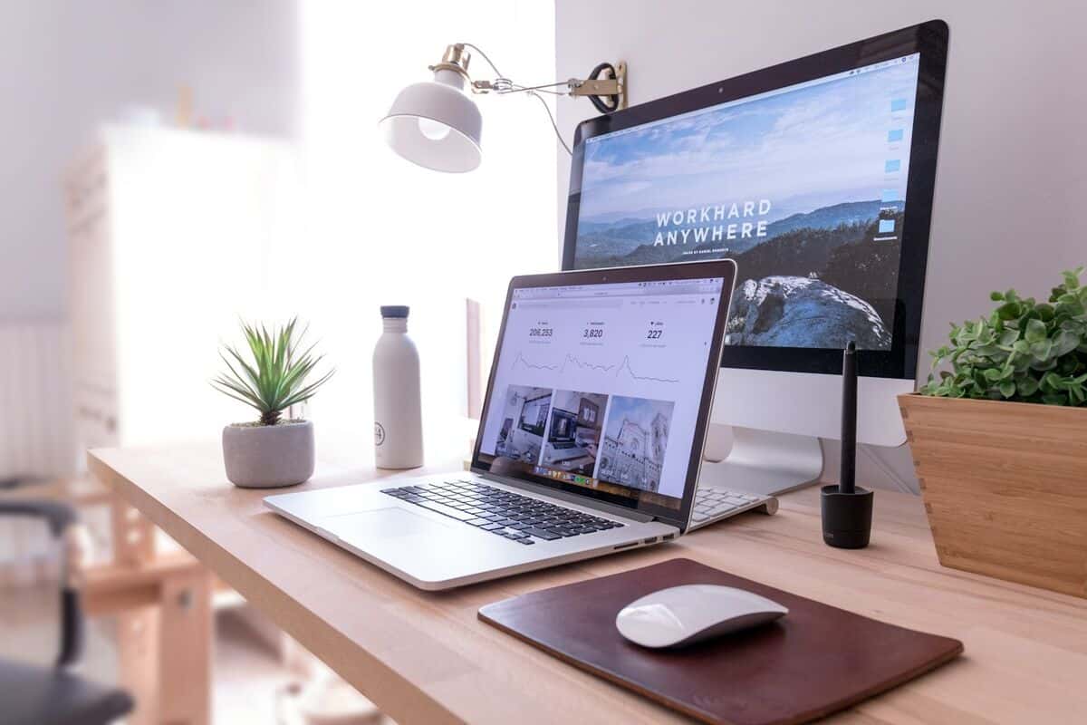 Collaboration autour d'ordinateurs portables