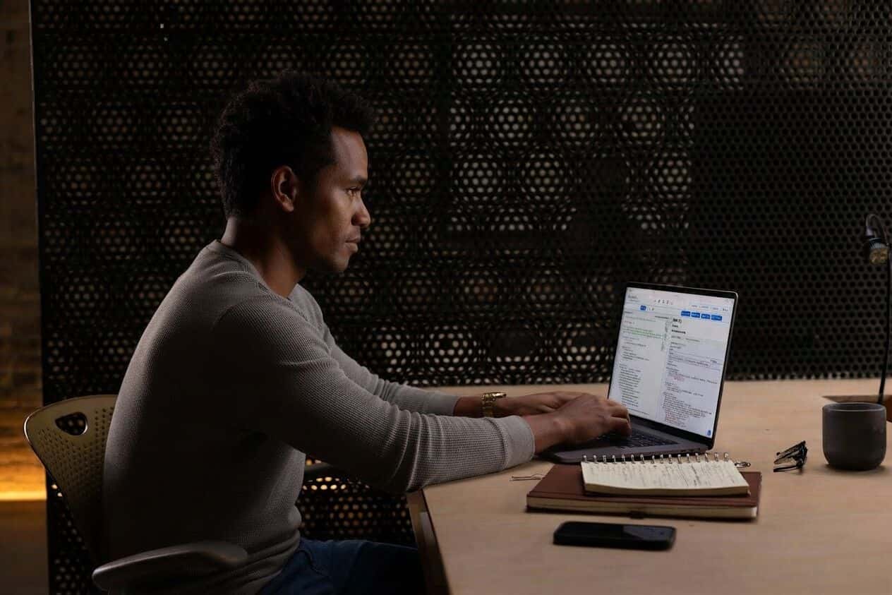 Équipe dirigeante en réunion de travail
